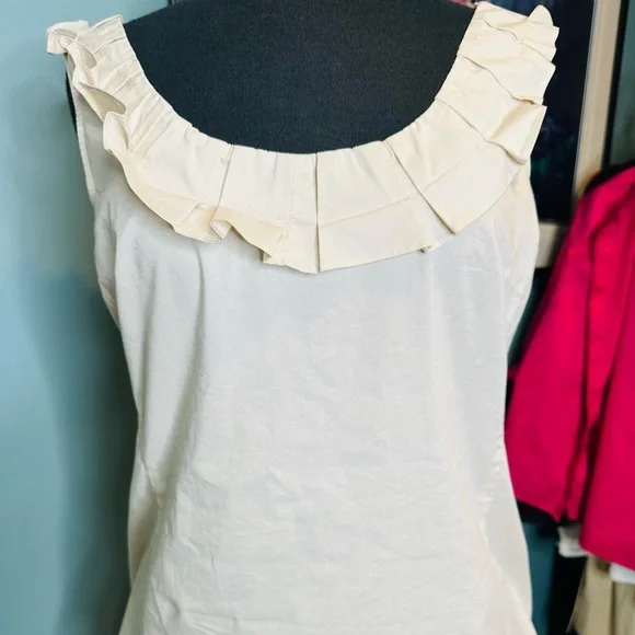 Ann Taylor Cream Ruffled Sleeveless Blouse Size 8 - Picture 1 of 5